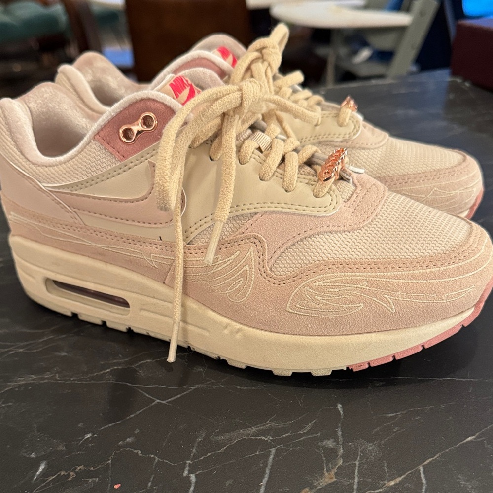 NIKE X SERENA WILLIAMS Women's Cream and Pink Sneakers Size 7.5